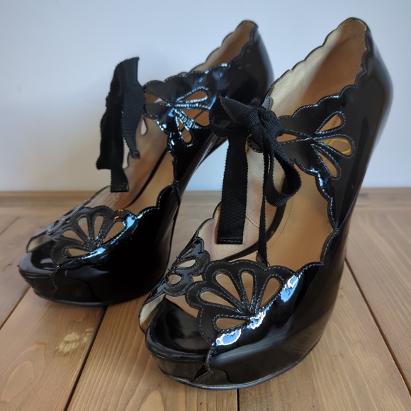 Black Patent Leather Tear Drop Scalloped Edge Open Toe Heels - Picture 2 of 12